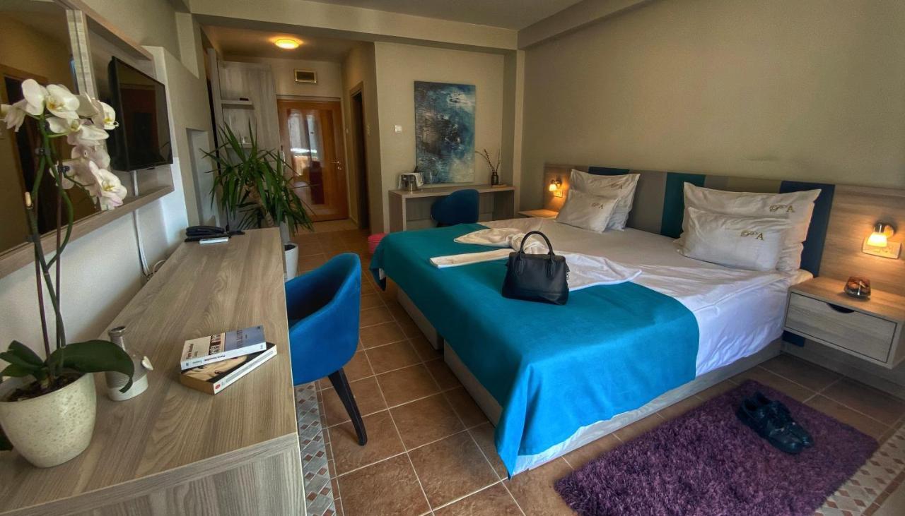 Montebay Perla Hotel Prčanj Екстериор снимка