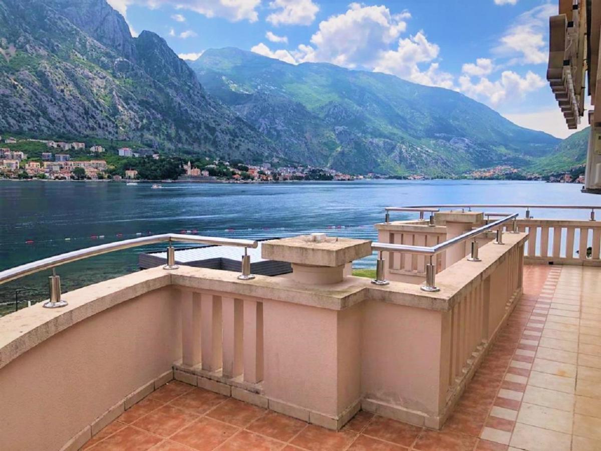 Montebay Perla Hotel Prčanj Екстериор снимка