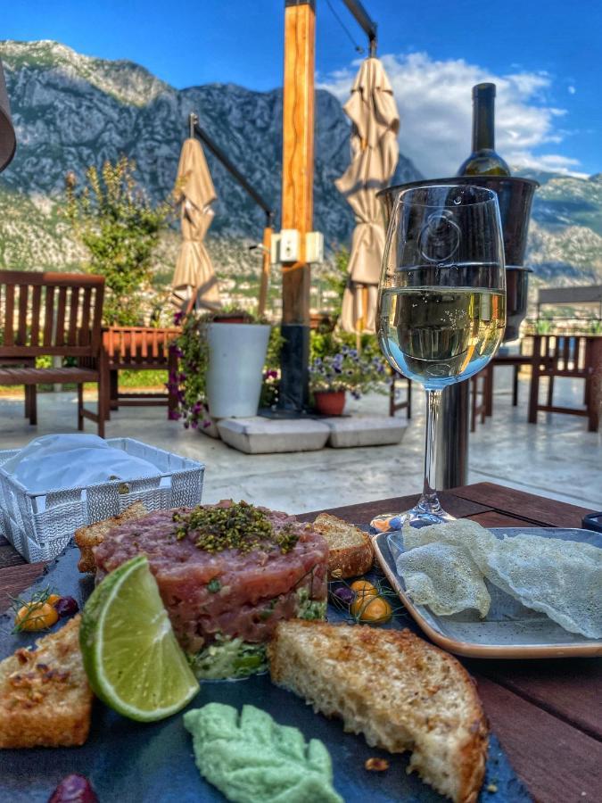 Montebay Perla Hotel Prčanj Екстериор снимка