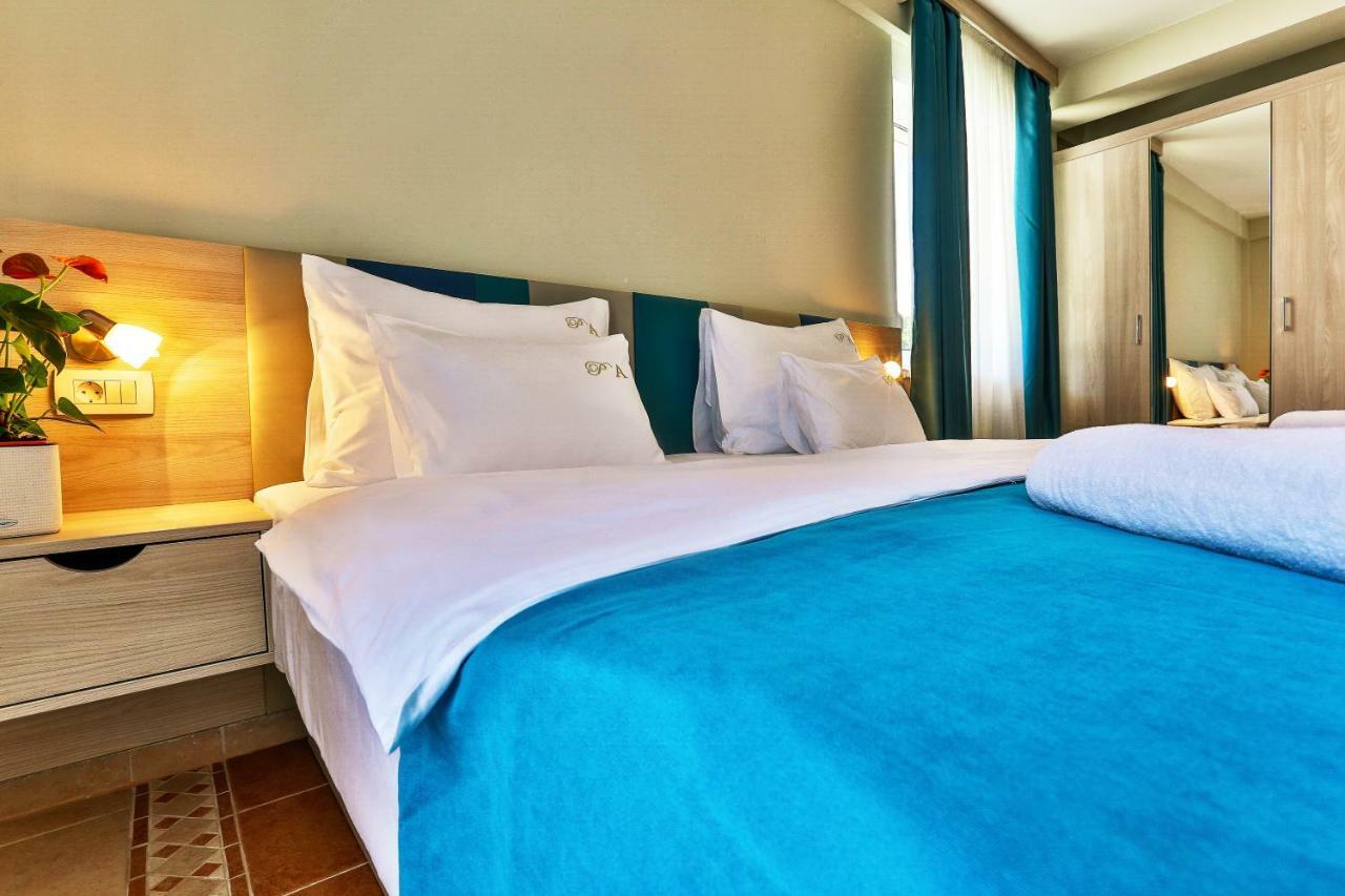 Montebay Perla Hotel Prčanj Екстериор снимка